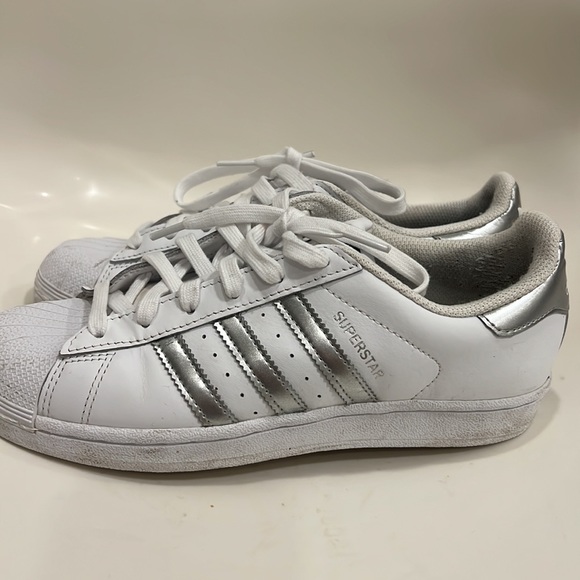 ADIDAS White Superstar Sneakers in Women Size 6.5 with Silver Stripes - Picture 3 of 8
